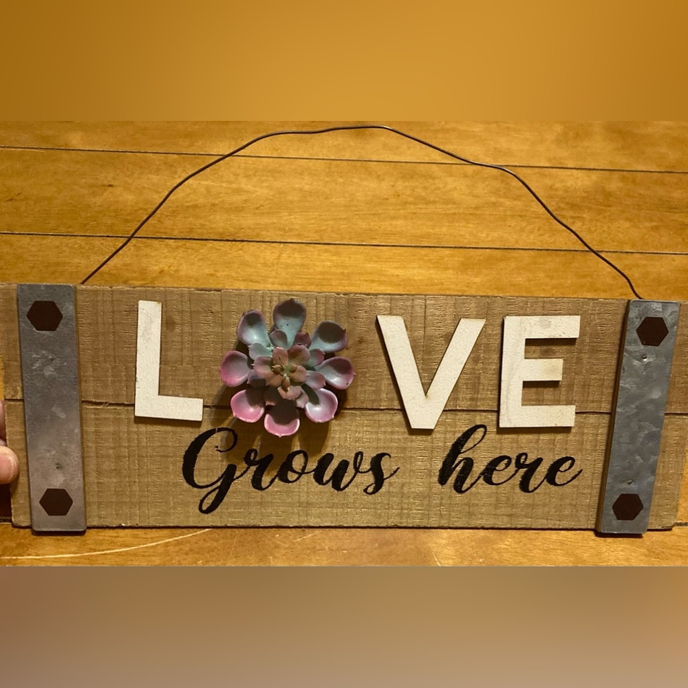 Love Grows Here Flower Wooden Wall Decor
